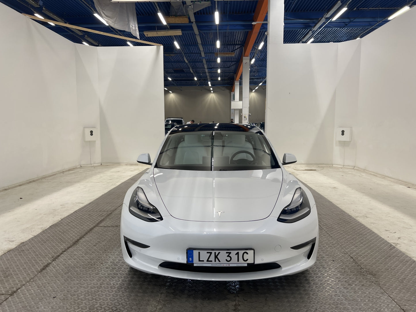 Tesla Model 3 Long Range AWD 440hk Svensksåld Drag MOMS