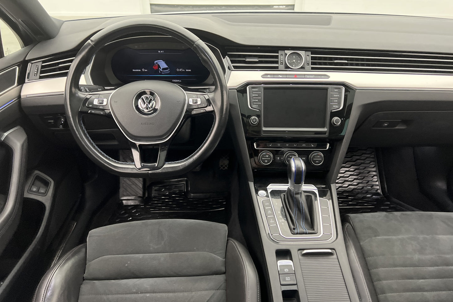 Volkswagen Passat GTE 218hk Pano Värm Cockpit 360° HUD Drag