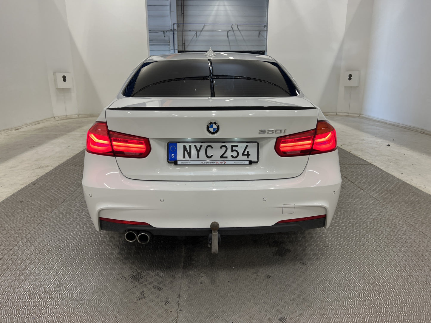 BMW 330i 252 hk M-Sport Drag Nyservad P-sensorer LED