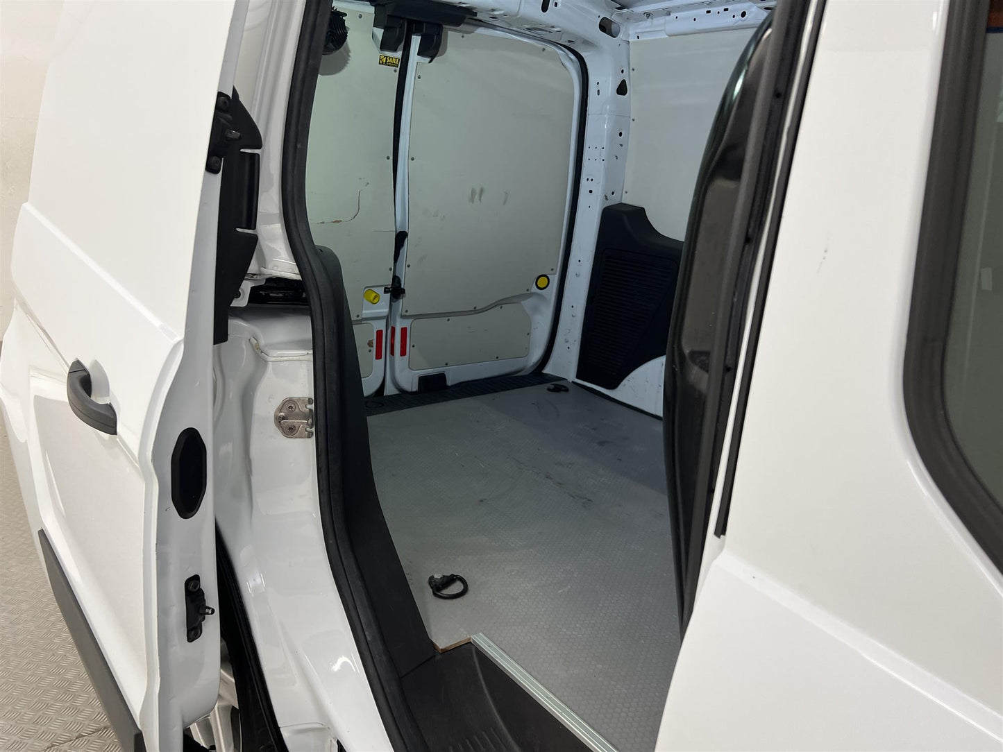 Ford Transit Connect Automat 120hk Värmare Drag PDC Moms