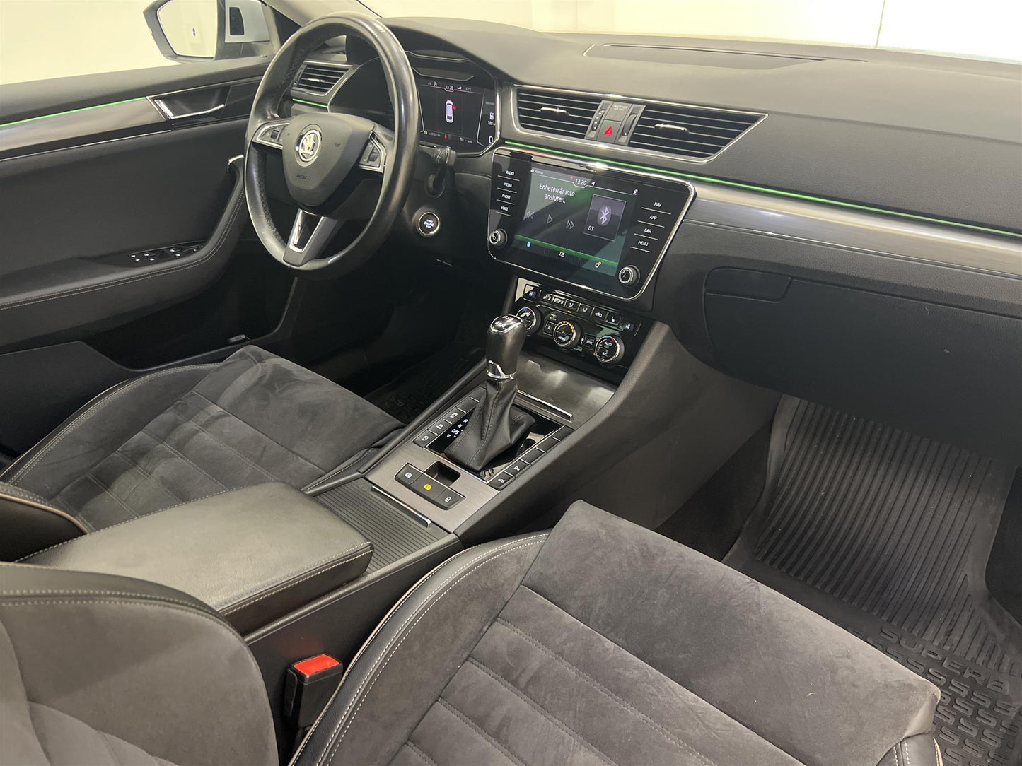 Skoda Superb Scout Businessline Cockpit Canton Drag Värmare