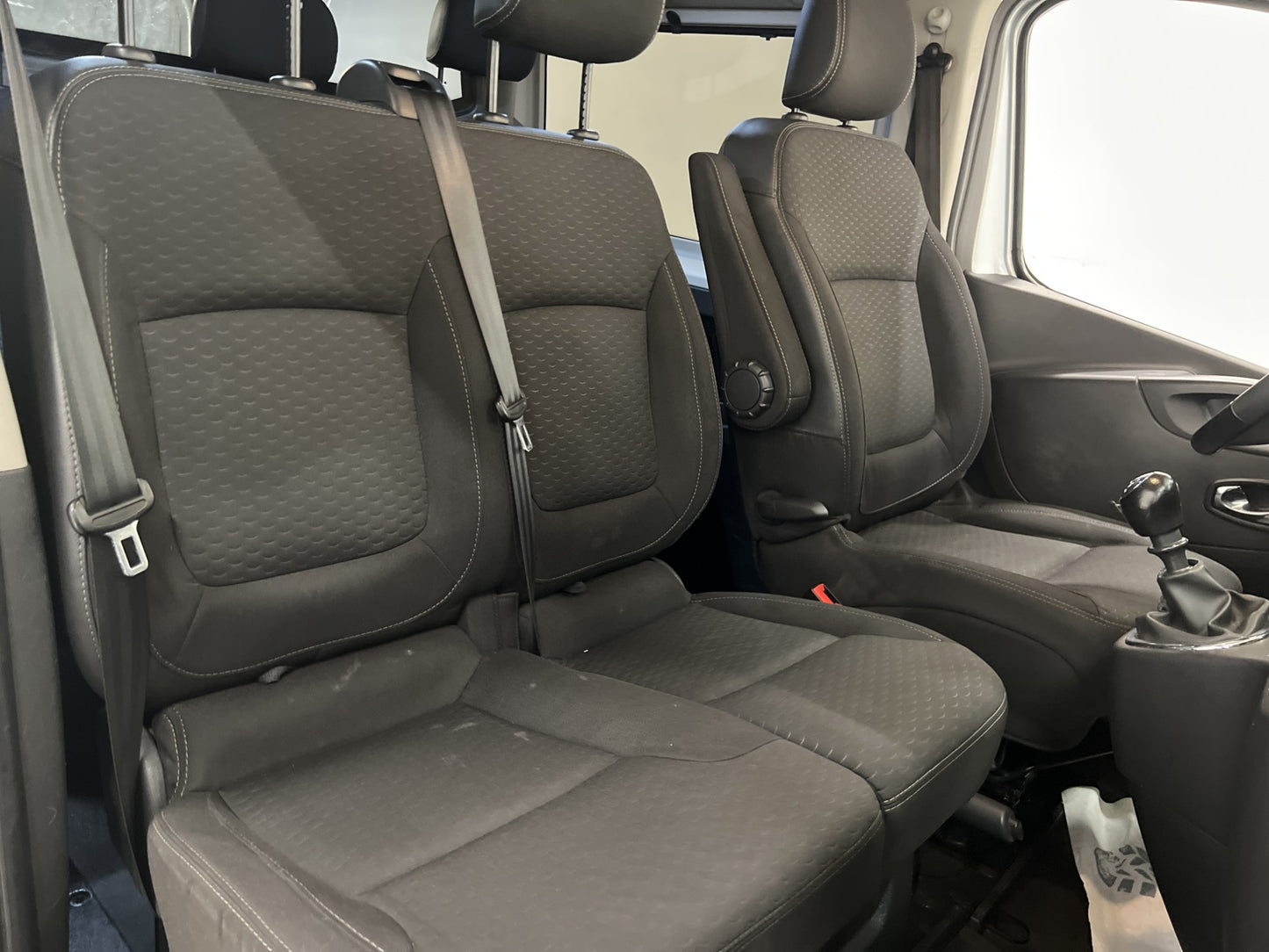 Opel Vivaro CrewVan L2 145hk Värmare Drag B-Kamera 6-Sits