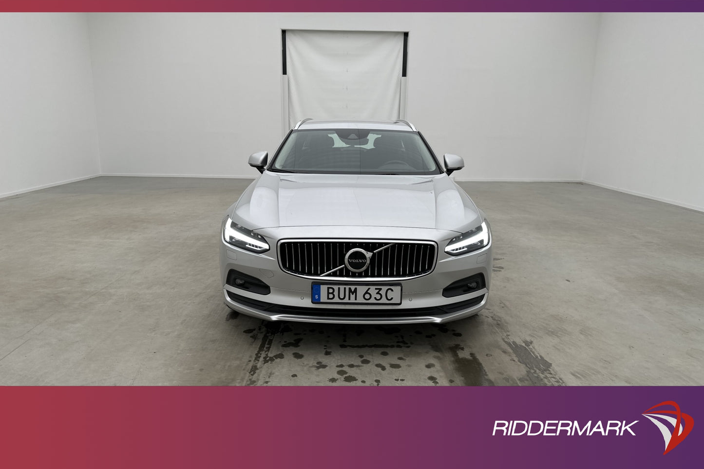 Volvo V90 D4 AWD 190hk Momentum VOC Värm H/K Kamera Drag