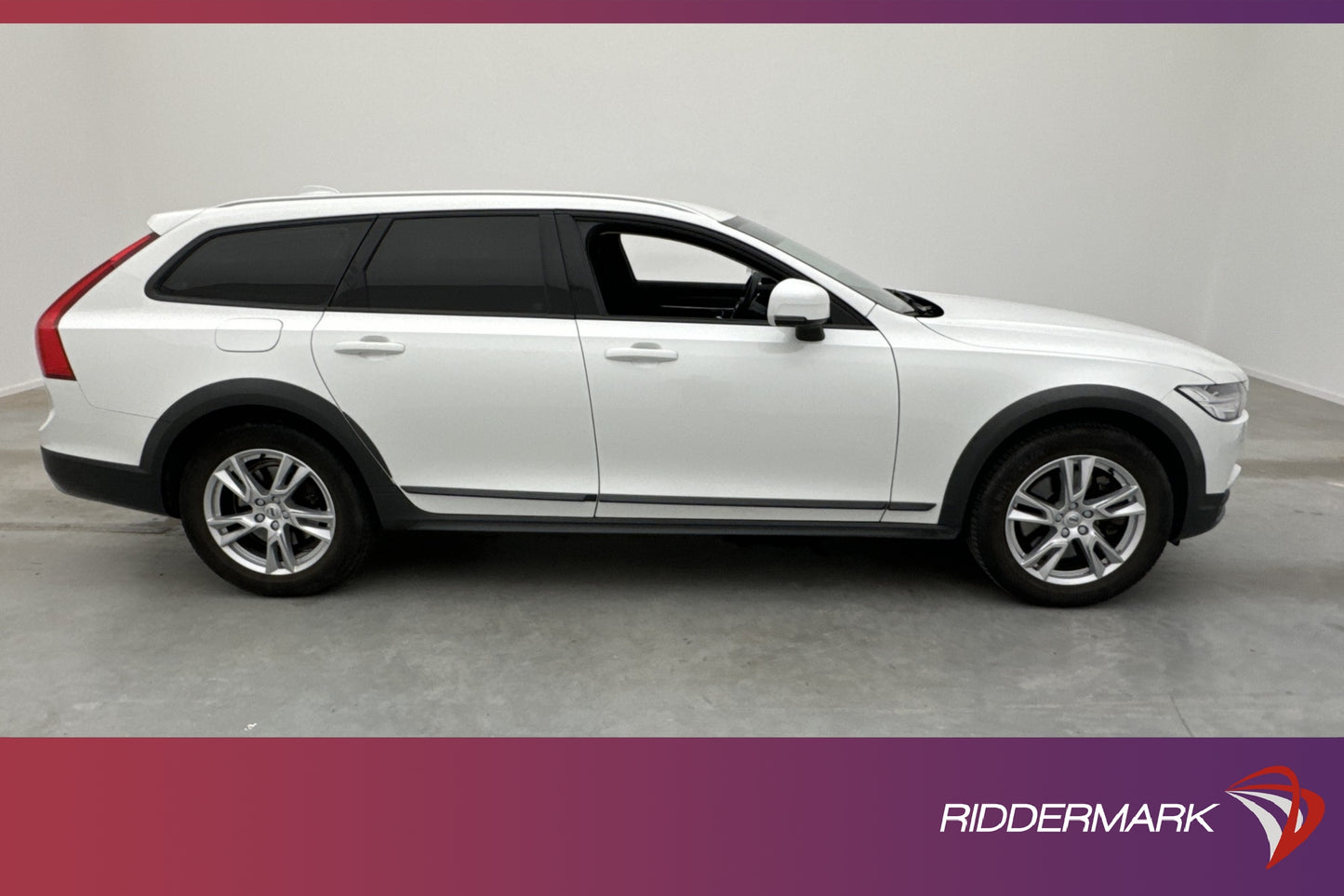 Volvo V90 Cross Country D4 AWD Momentum VOC Värm Navi Drag