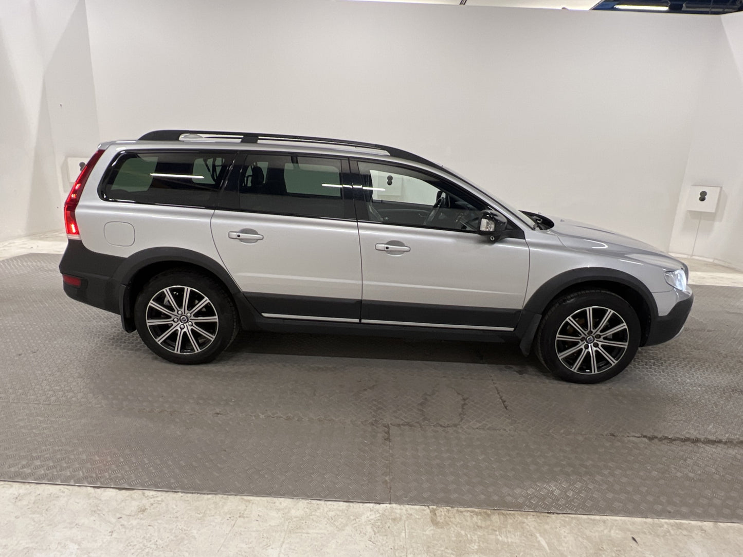 Volvo XC70 D5 AWD 220hk Dynamic VOC Pano Skinn PDC BLIS Drag