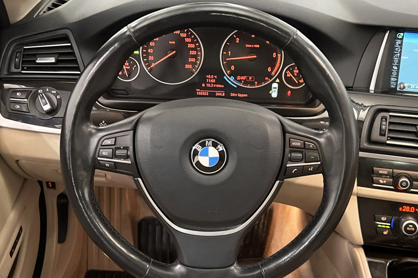 BMW 530 d xDrive 258hk Modern Line Navi Pano Skinn Drag