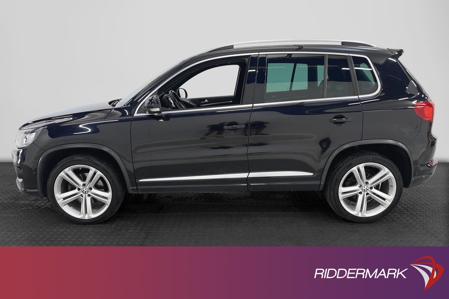 Volkswagen Tiguan 2.0 TDI 177hk 4M R-Line D-Värm Pano Skinn