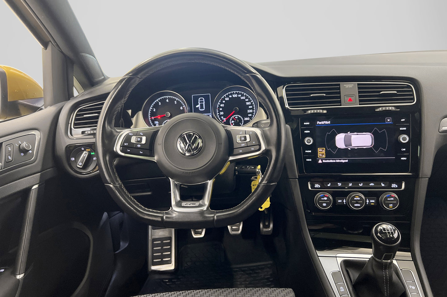 Volkswagen Golf 1.5 TSI  R-line T-lucka Alcantara Carplay