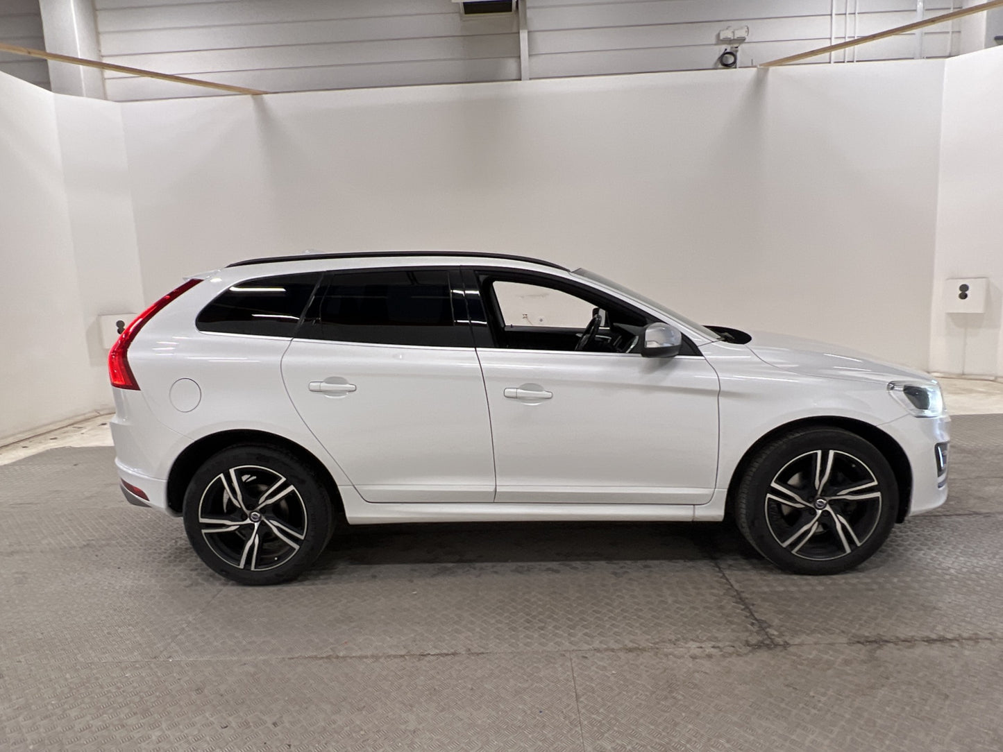 Volvo XC60 D4 181hk AWD R-Design D-Värm VOC Skinn Navi Drag