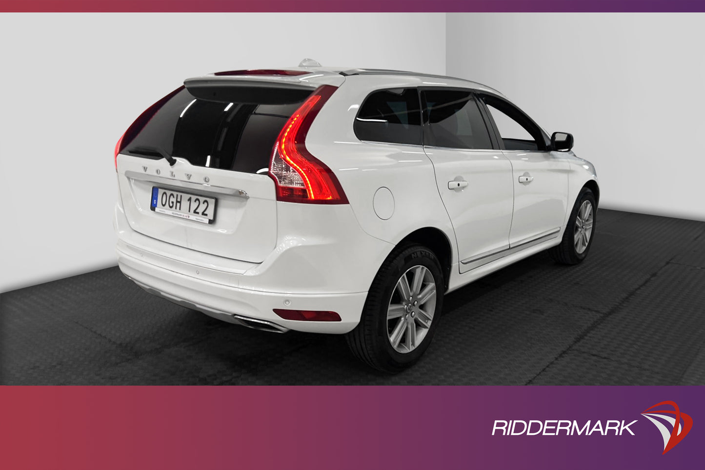 Volvo XC60 D4 AWD 190 hk Summum Skinn P-värmare BLIS Keyless