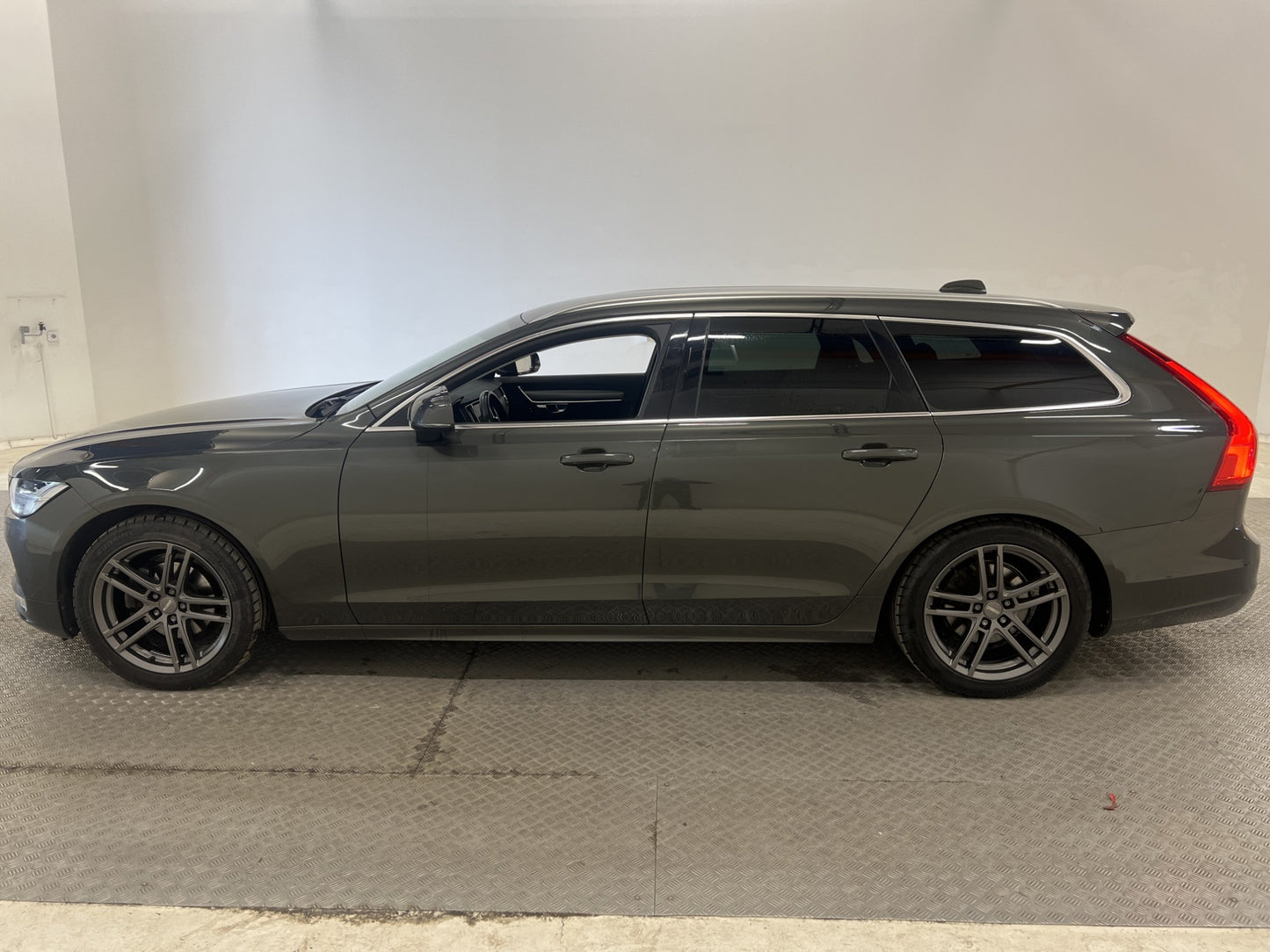 Volvo V90 D3 AWD Advanced Edition VOC Värmare Drag CarPlay