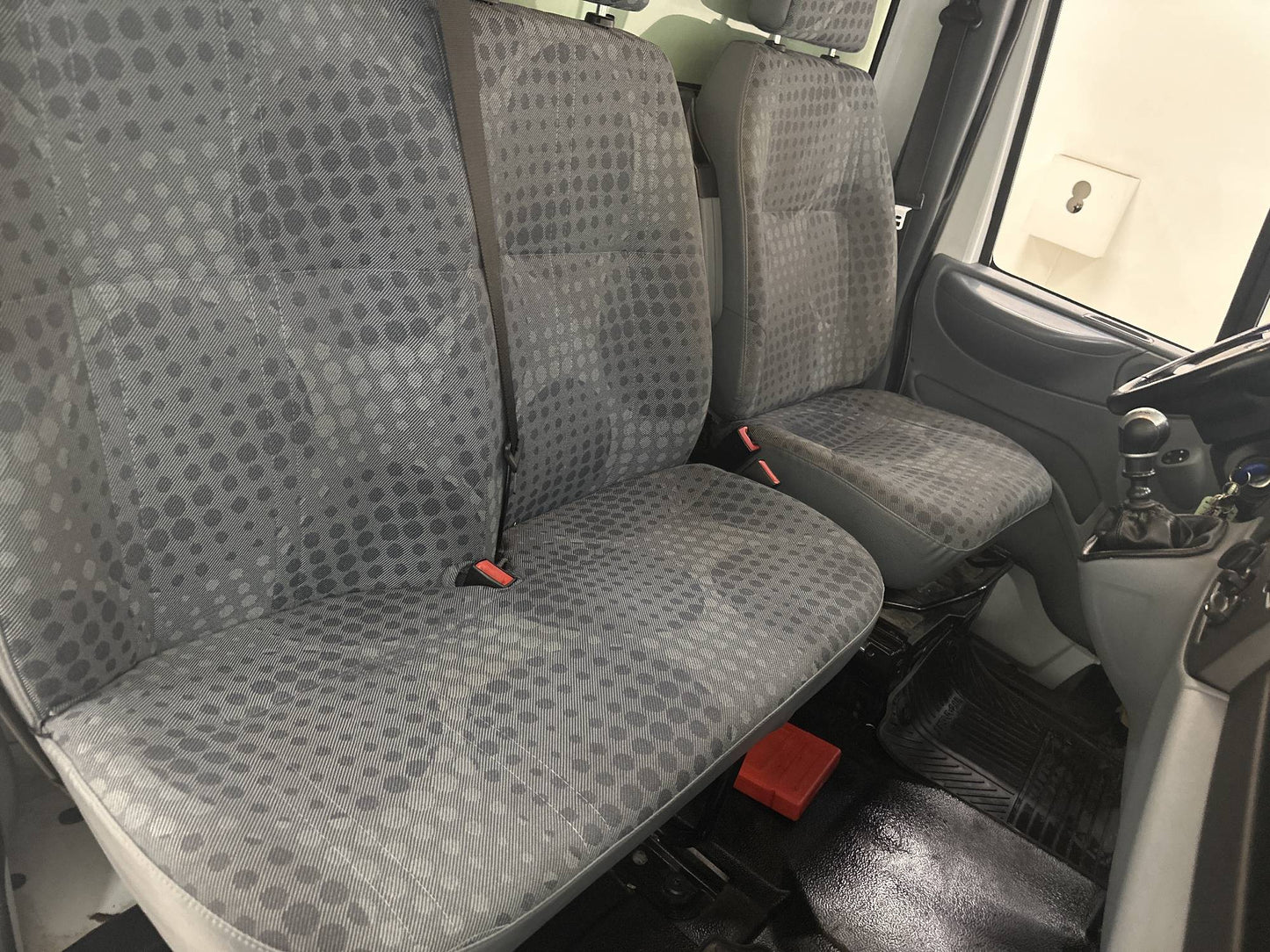 Ford Transit 350 2.2TDCi Kylbil Bakgavellyft Värmare Moms