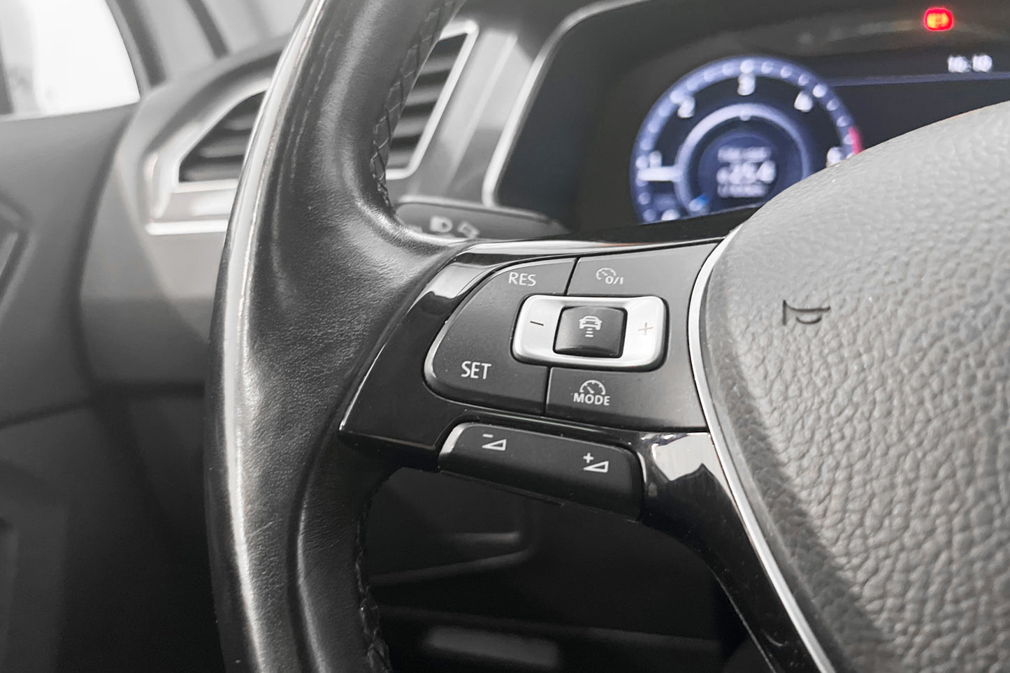 Volkswagen Tiguan 2.0 4M 190hk Executive Pano Värm Cockpit