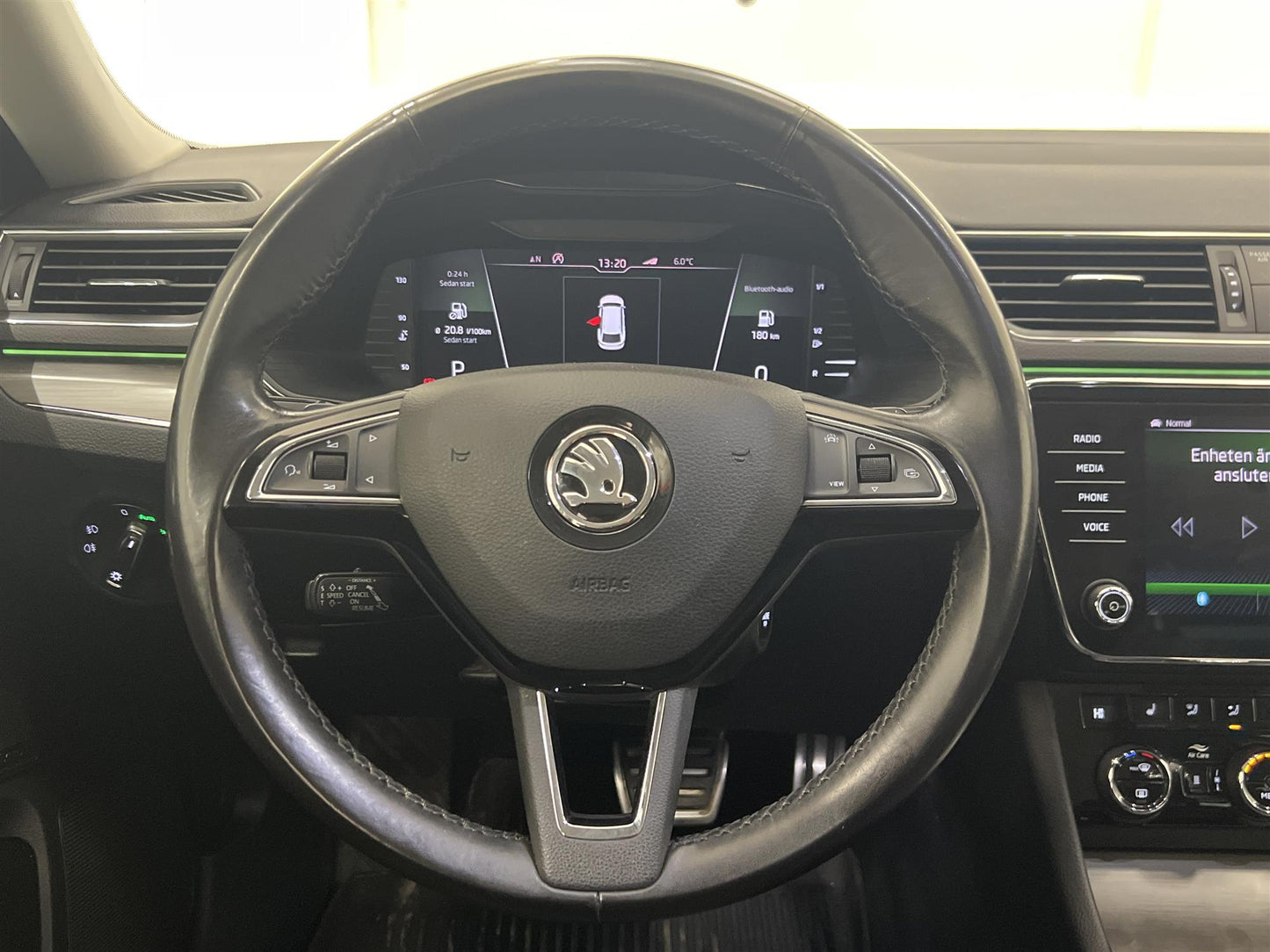 Skoda Superb Scout Businessline Cockpit Canton Drag Värmare