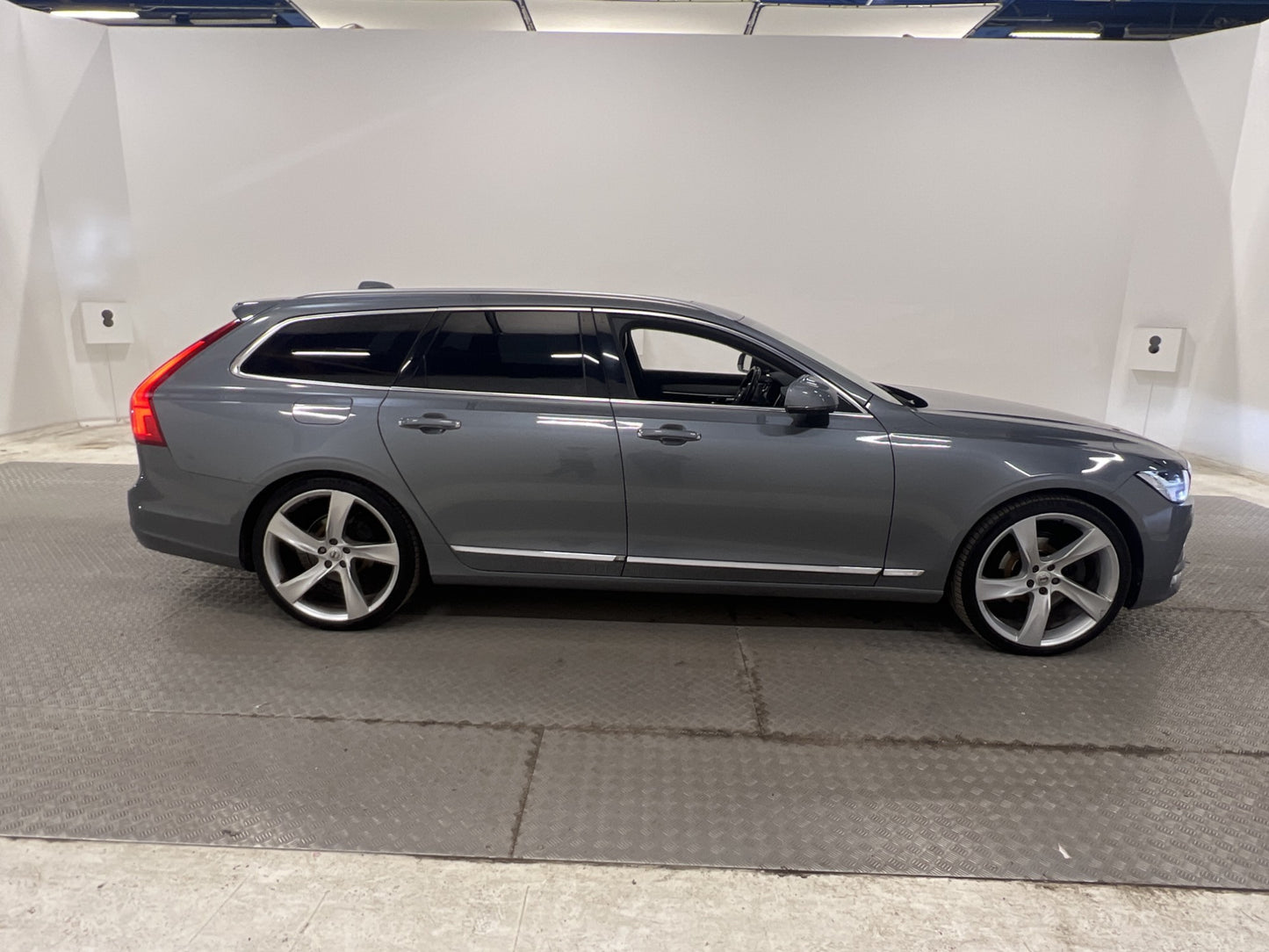 Volvo V90 D4 190hk AWD Inscription D-Värm Pano B&W HUD 360º