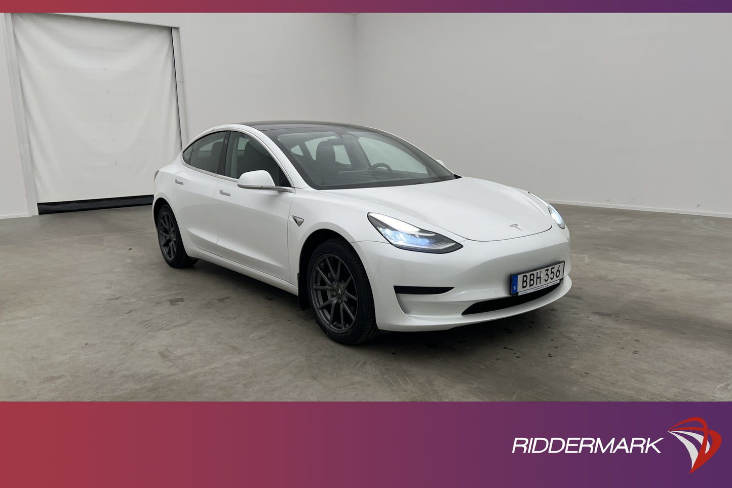 Tesla Model 3 Standrad Range Plus 258hk Autopilot Svensksåld