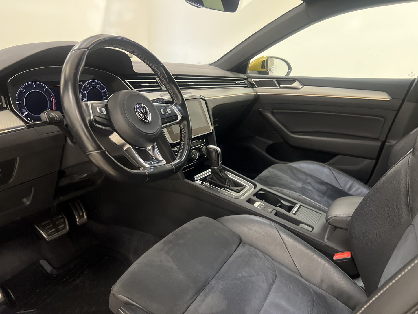 Volkswagen Arteon TDI 4M 240hk R-Line Pano Dynaudio Cockpit