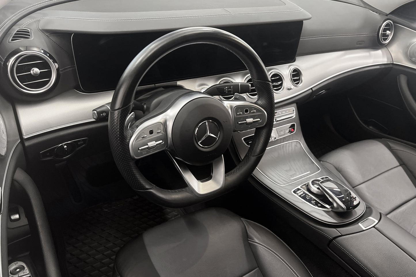 Mercedes-Benz E 220d 4MATIC AMG Värmare 360° Drag Burmester