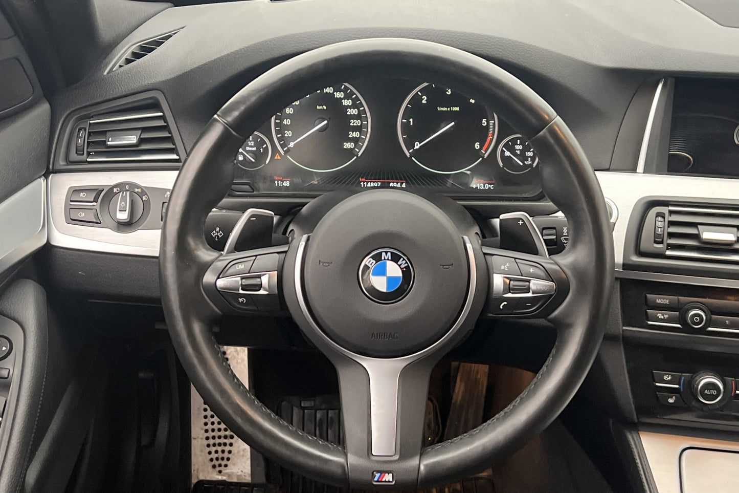 BMW 520d 190hk xDrive M-Sport B-Kamera HiFi Navi Skinn Drag