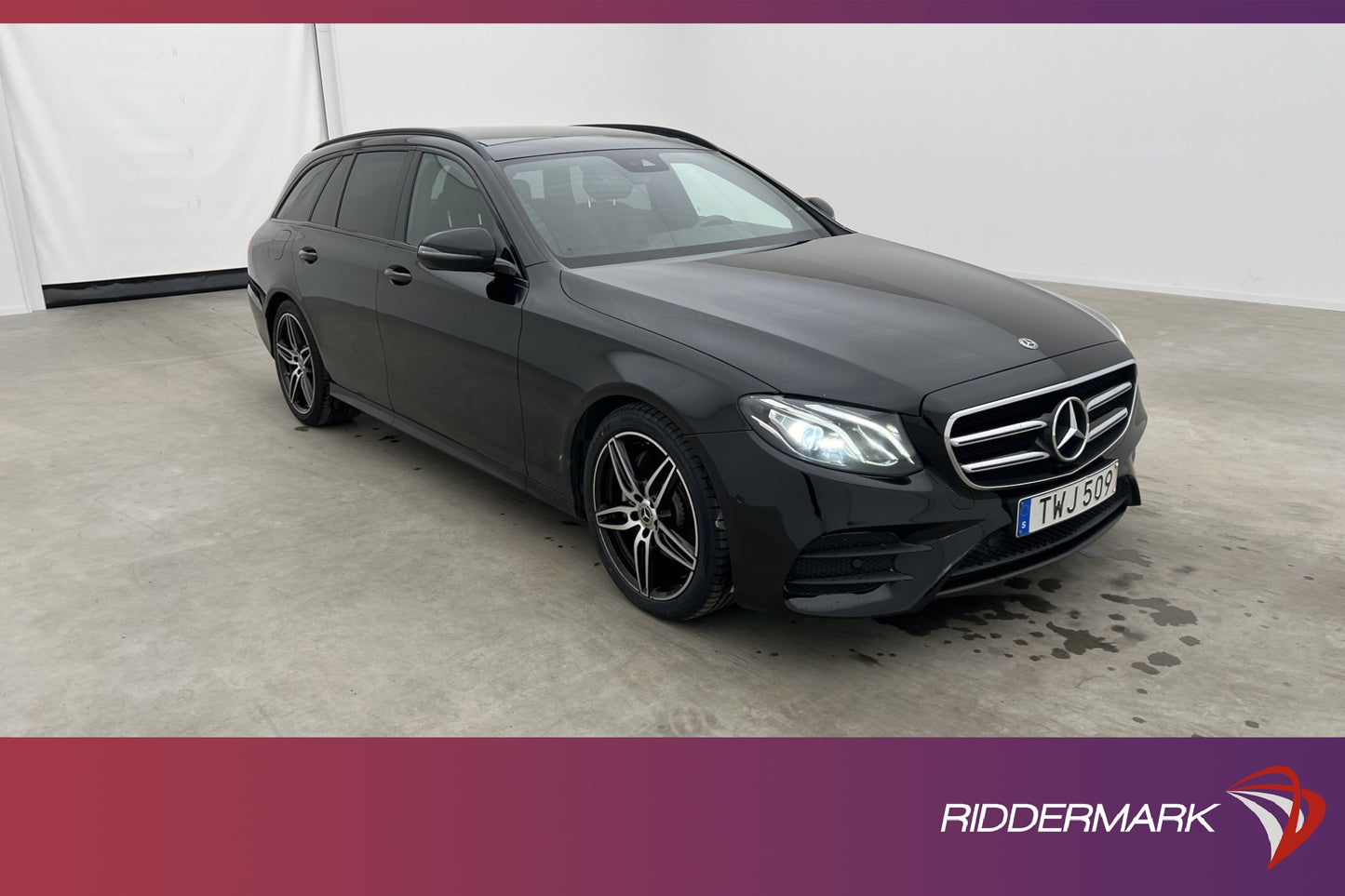 Mercedes-Benz E 220 T d 4M AMG Pano Värm Burm CarPlay Drag