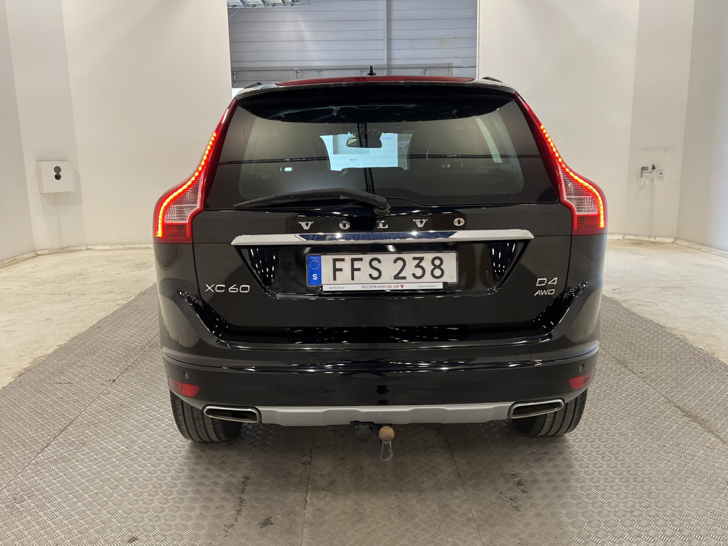 Volvo XC60 D4 AWD 190hk Momentum VOC Värmare Kamera Drag GPS