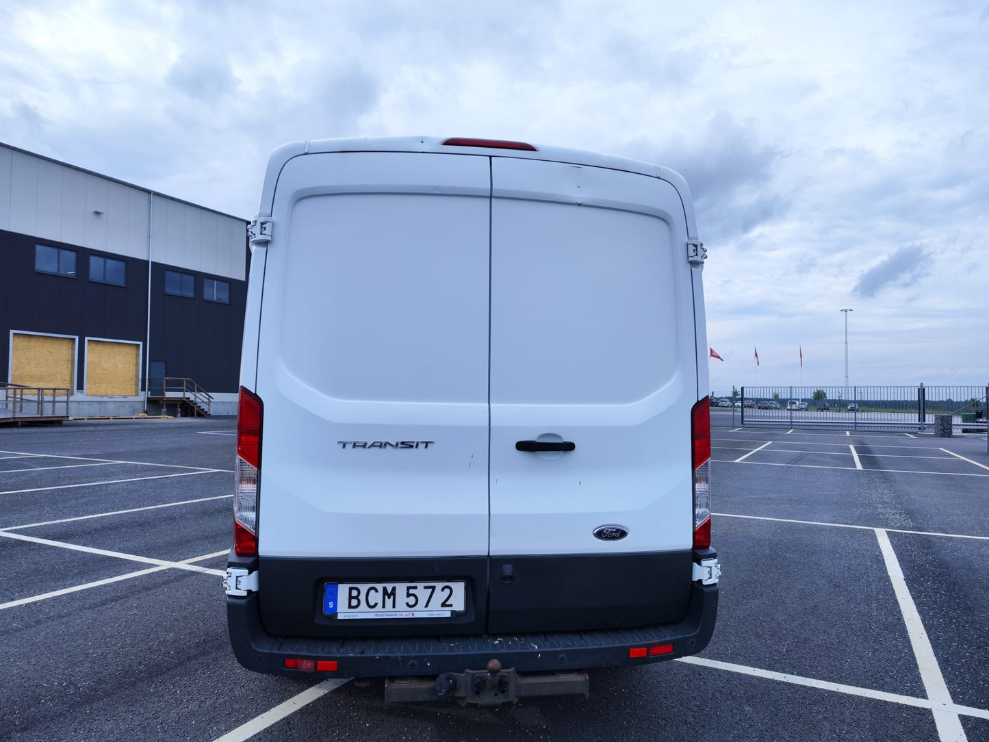 Ford Transit 290 L2H2 Värmare Dragkrok B-Kamera 3-Sits Moms