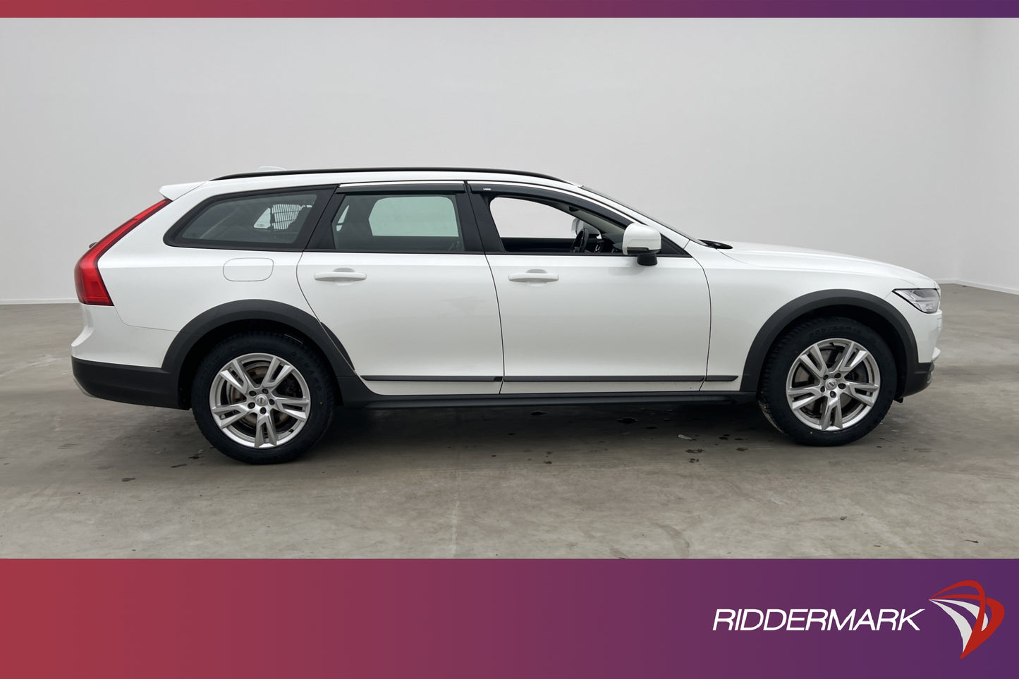 Volvo V90 Cross Country D4 AWD Kinetic VOC Värm Navi Drag