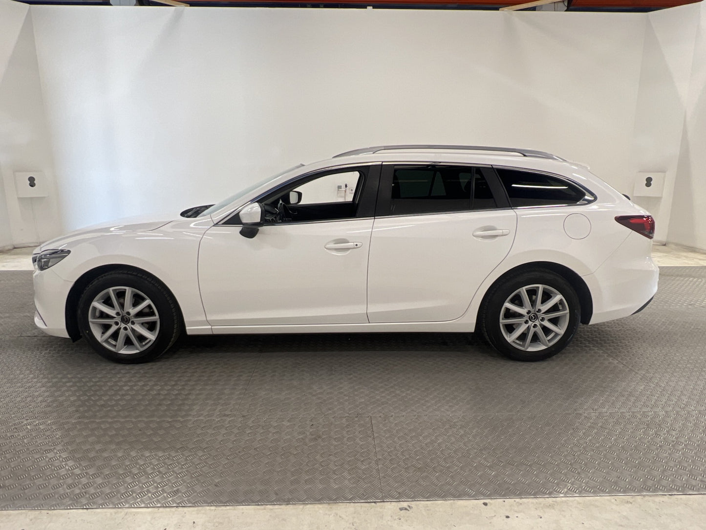 Mazda 6 Wagon 2.0 165 hk P-sensorer Dragkrok Navi Låg skatt