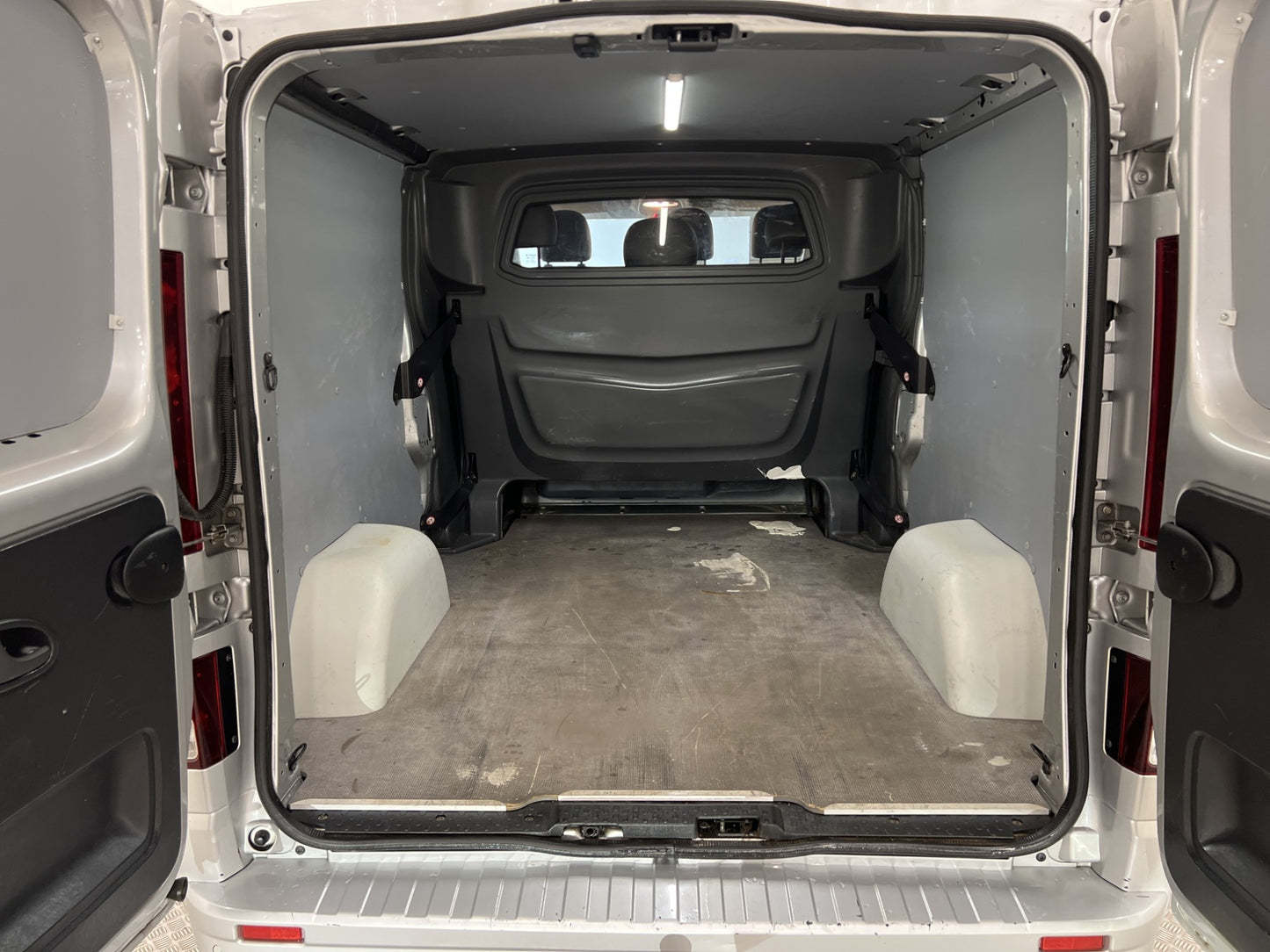 Opel Vivaro CrewVan L2 145hk Värmare Drag B-Kamera 6-Sits