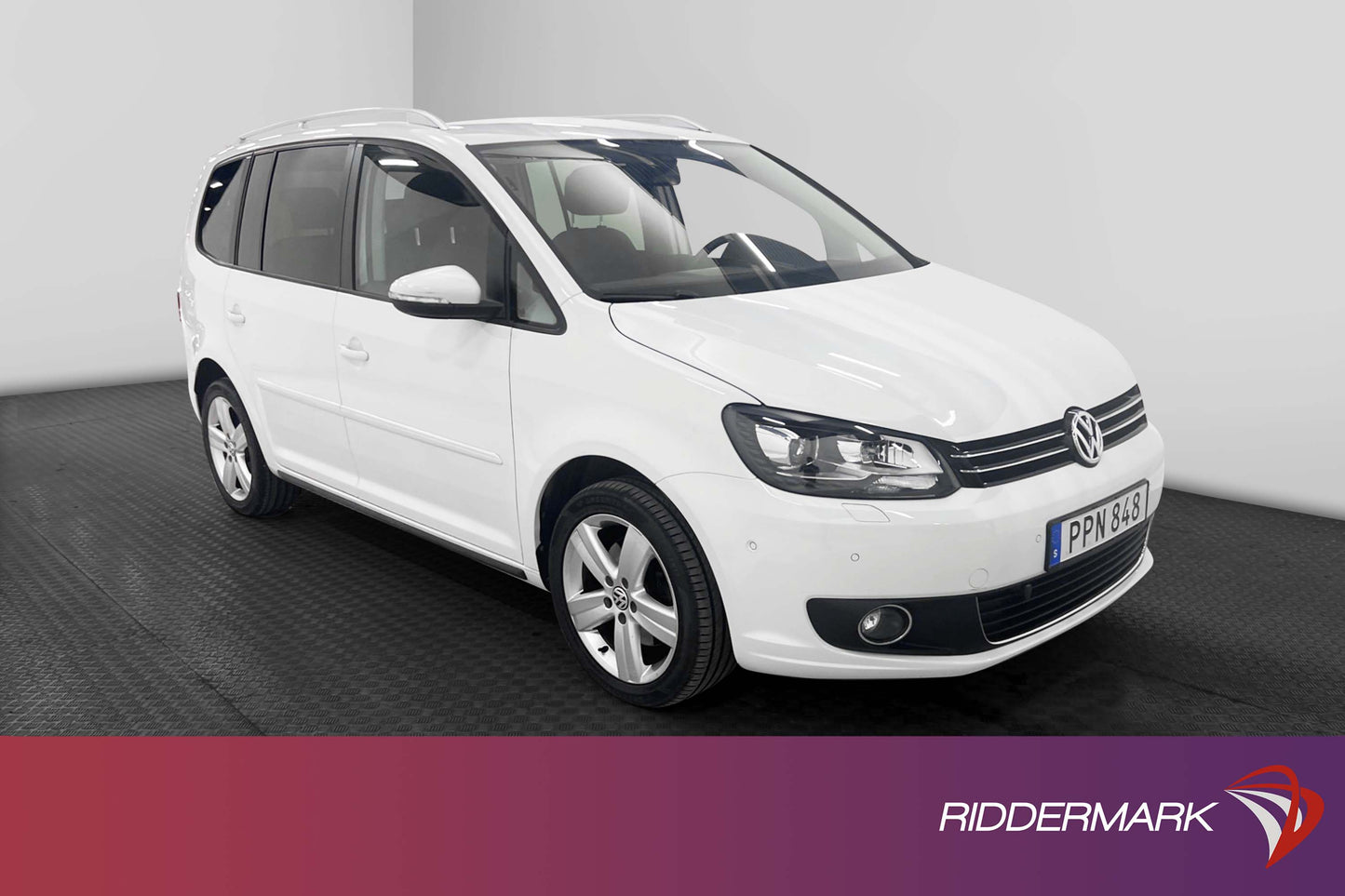 Volkswagen Touran 177hk Värmare Bkamera Navi Drag 2-Brukare