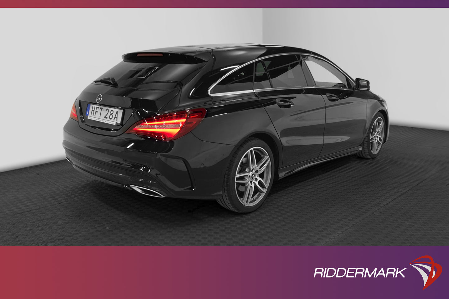 Mercedes-Benz CLA 180 Shooting Brake AMG Pano Kamera Carplay