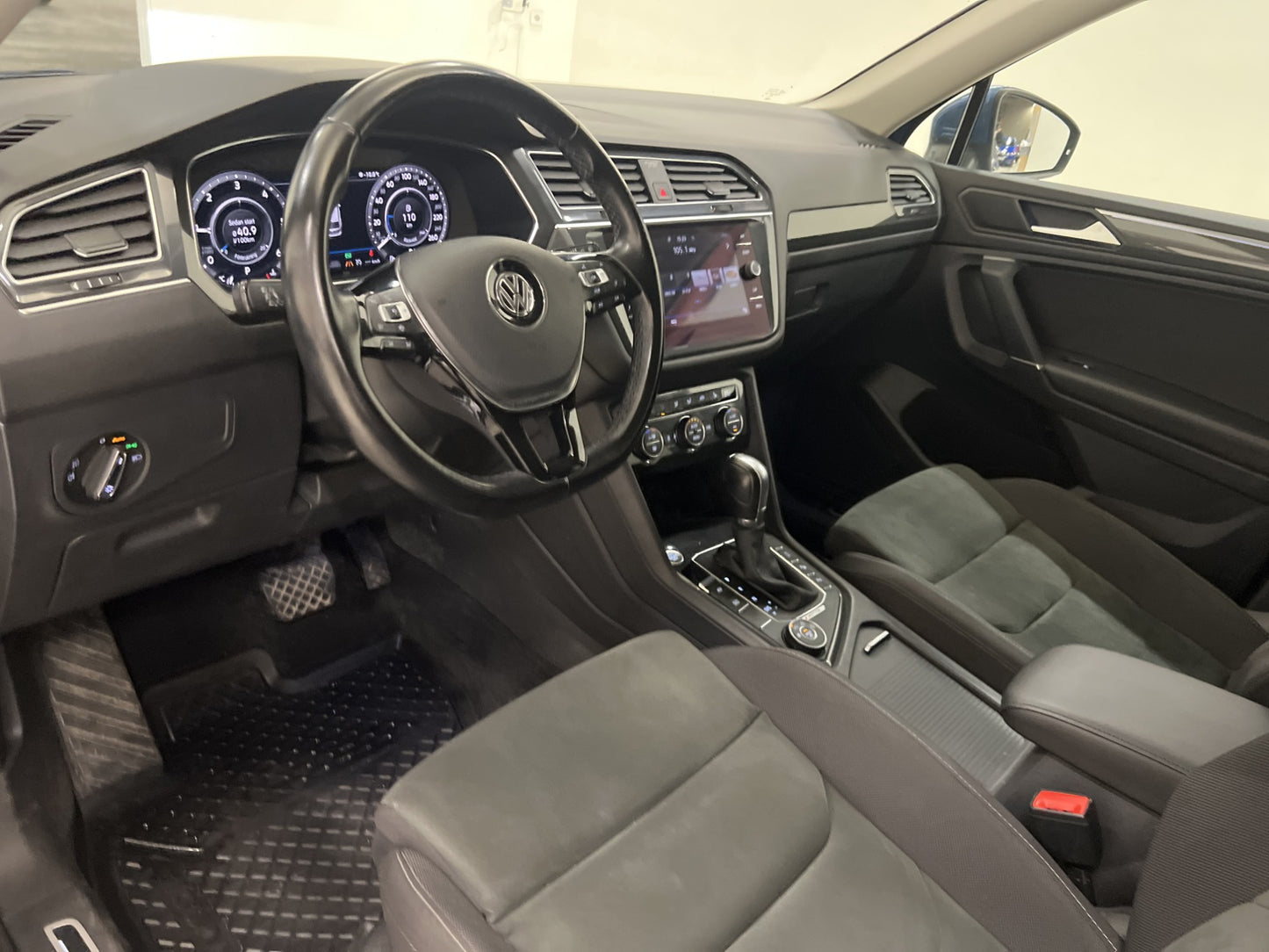 Volkswagen Tiguan Allspace 4M 190hk R-Line Cockpit Värm Drag