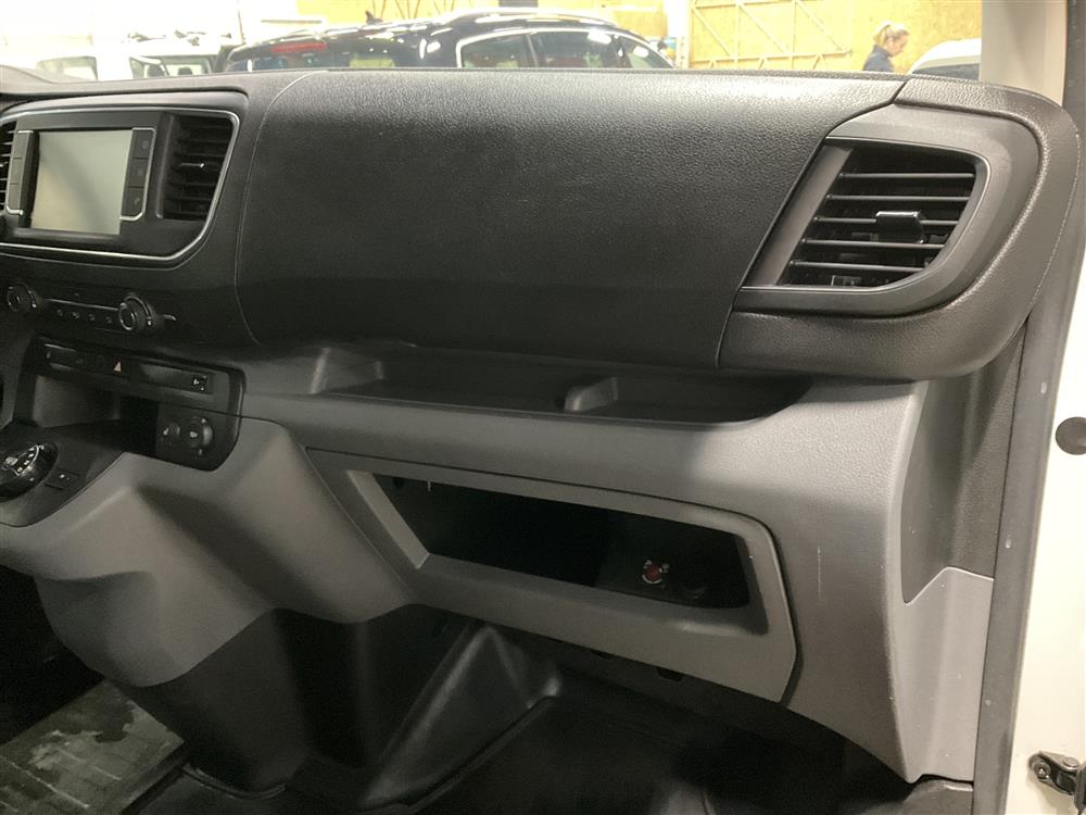 Opel Vivaro Lång 1.5D Automat Värmare Dragkrok PDC Moms