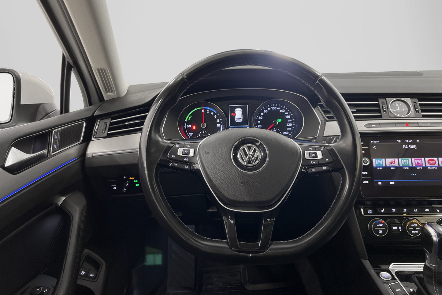 Volkswagen Passat GTE 218hk Backkamera Drag Pano CarPlay