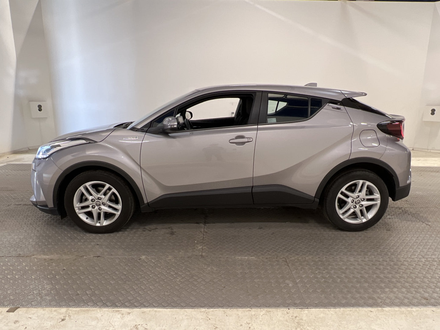 Toyota C-HR Hybrid CVT 122hk B-Kam 360kr Skatt 0,38L/mil