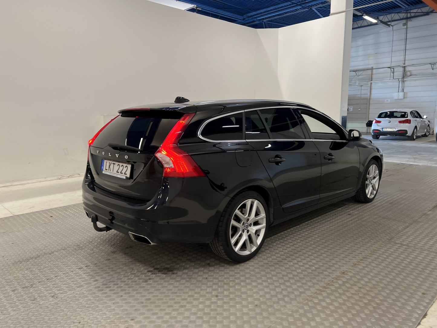 Volvo V60 T5 245hk Summum VOC Navi B-Kam B-Värm Drag Skinn