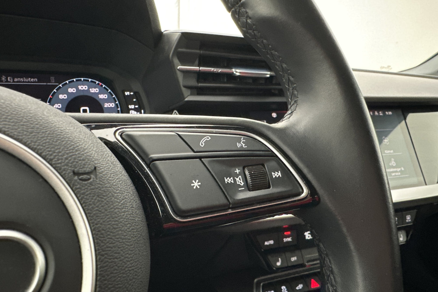 Audi A3 SB 45 TFSI e 245hk S-Line Cockpit Sensorer Adaptiv