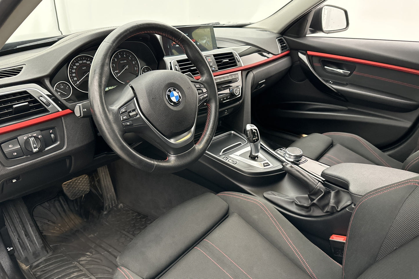 BMW 330 e Sedan 252hk Sport line Navi HiFi Välservad