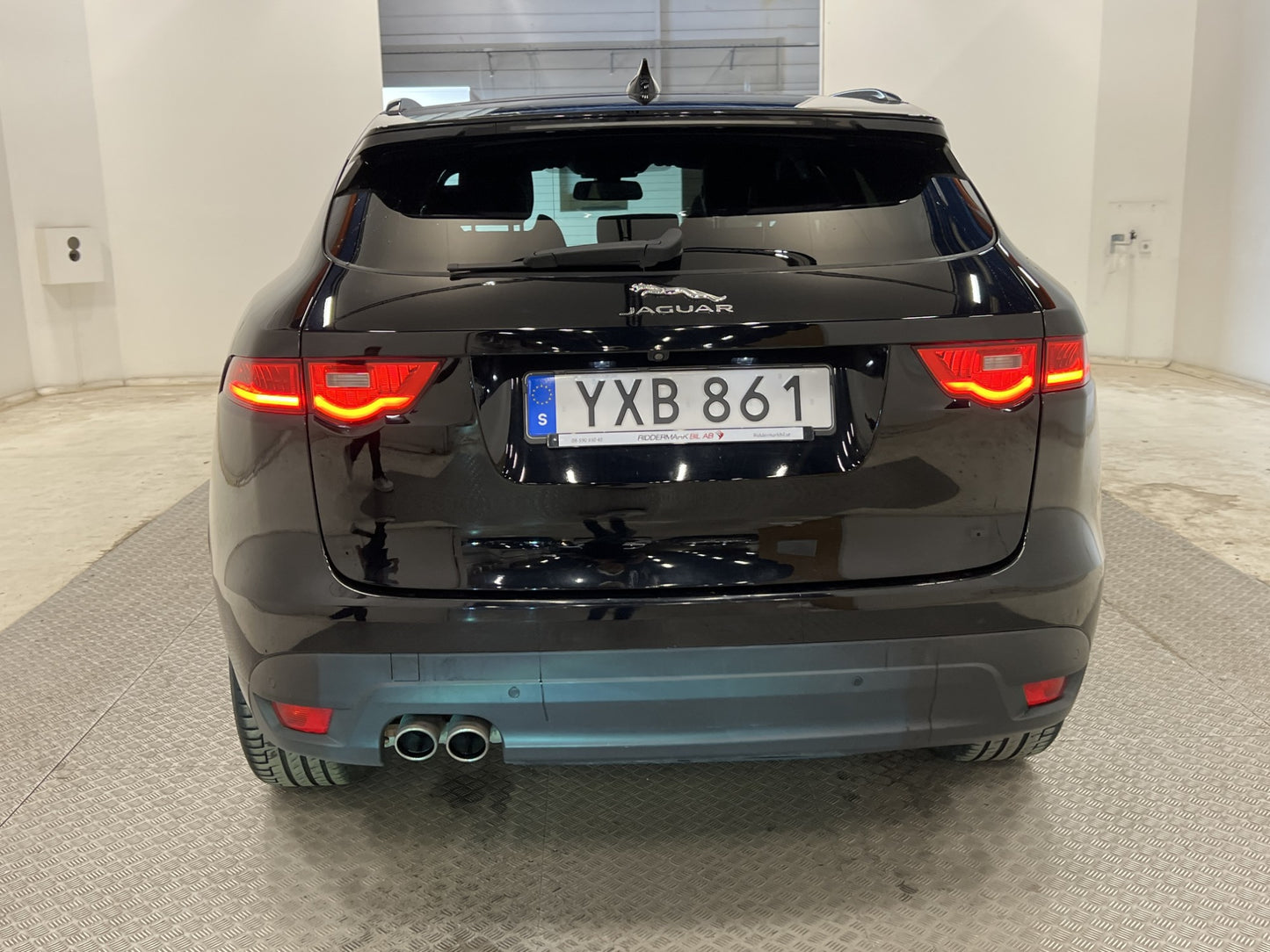 Jaguar F-Pace 180hk AWD Aut R-Sport Cockpit Pano Meridian