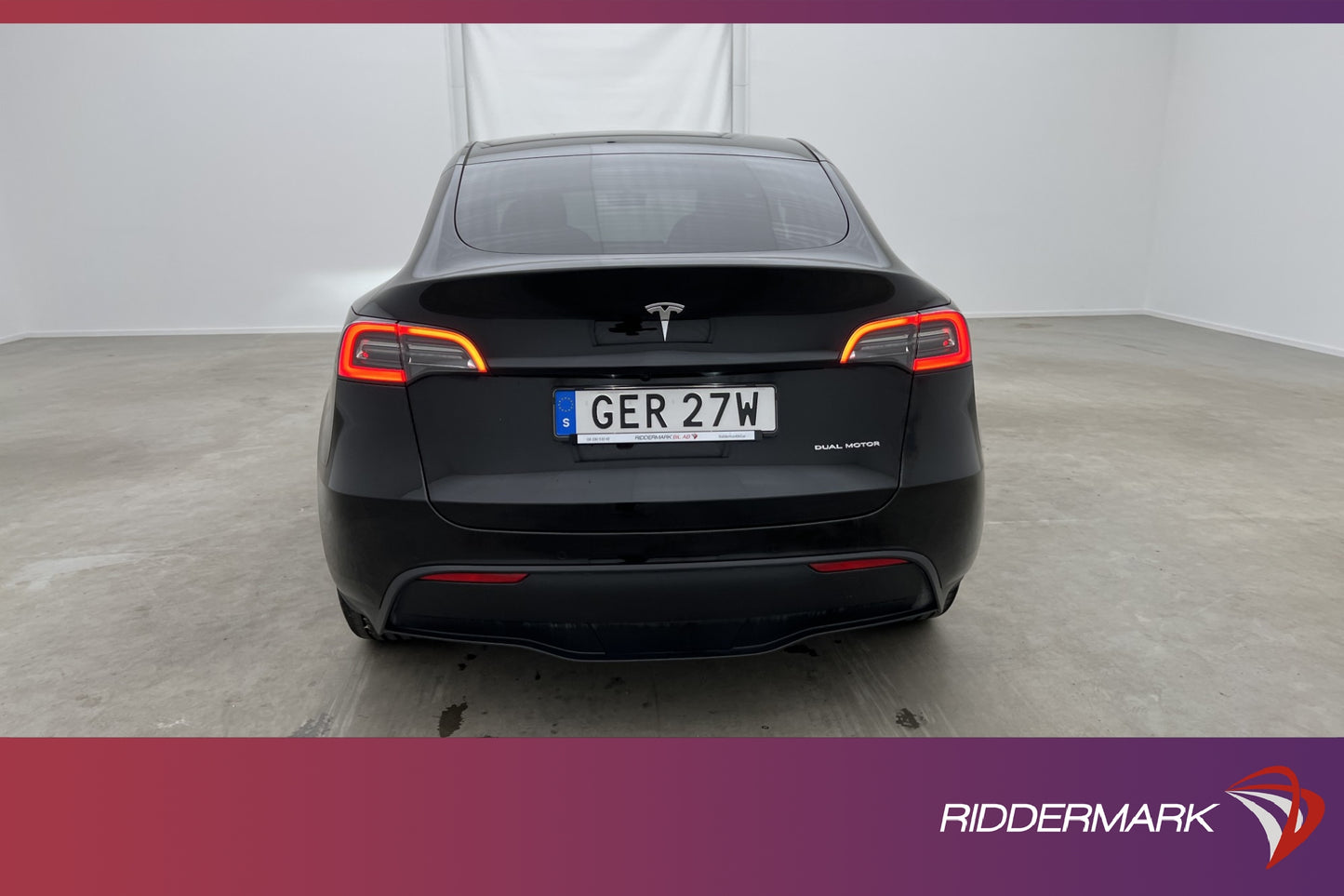 Tesla Model Y Long Range AWD Svensksåld Autopilot