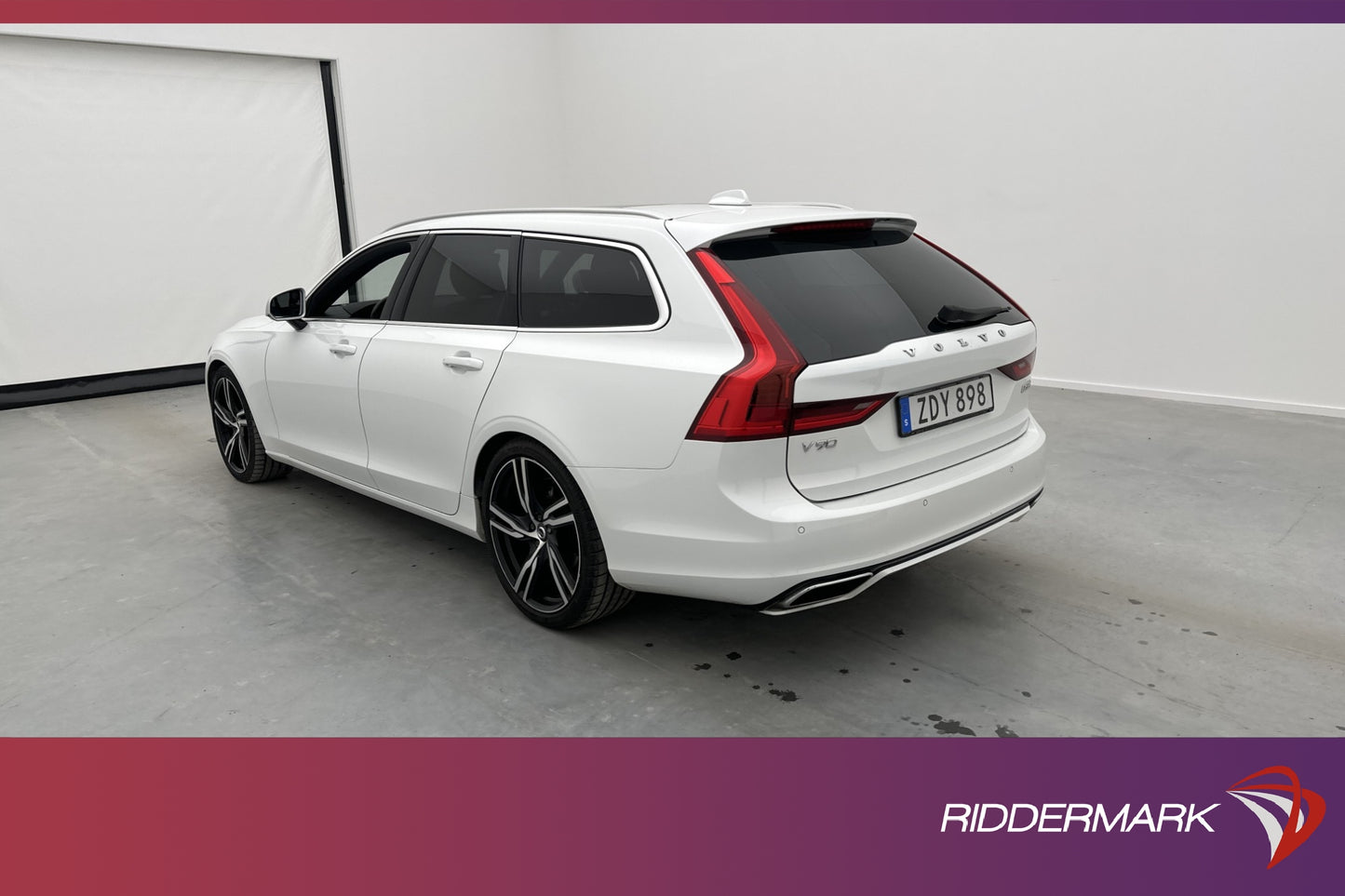 Volvo V90 D5 AWD R-Design D-Värm Pano B&W B-Kamera Navi VOC