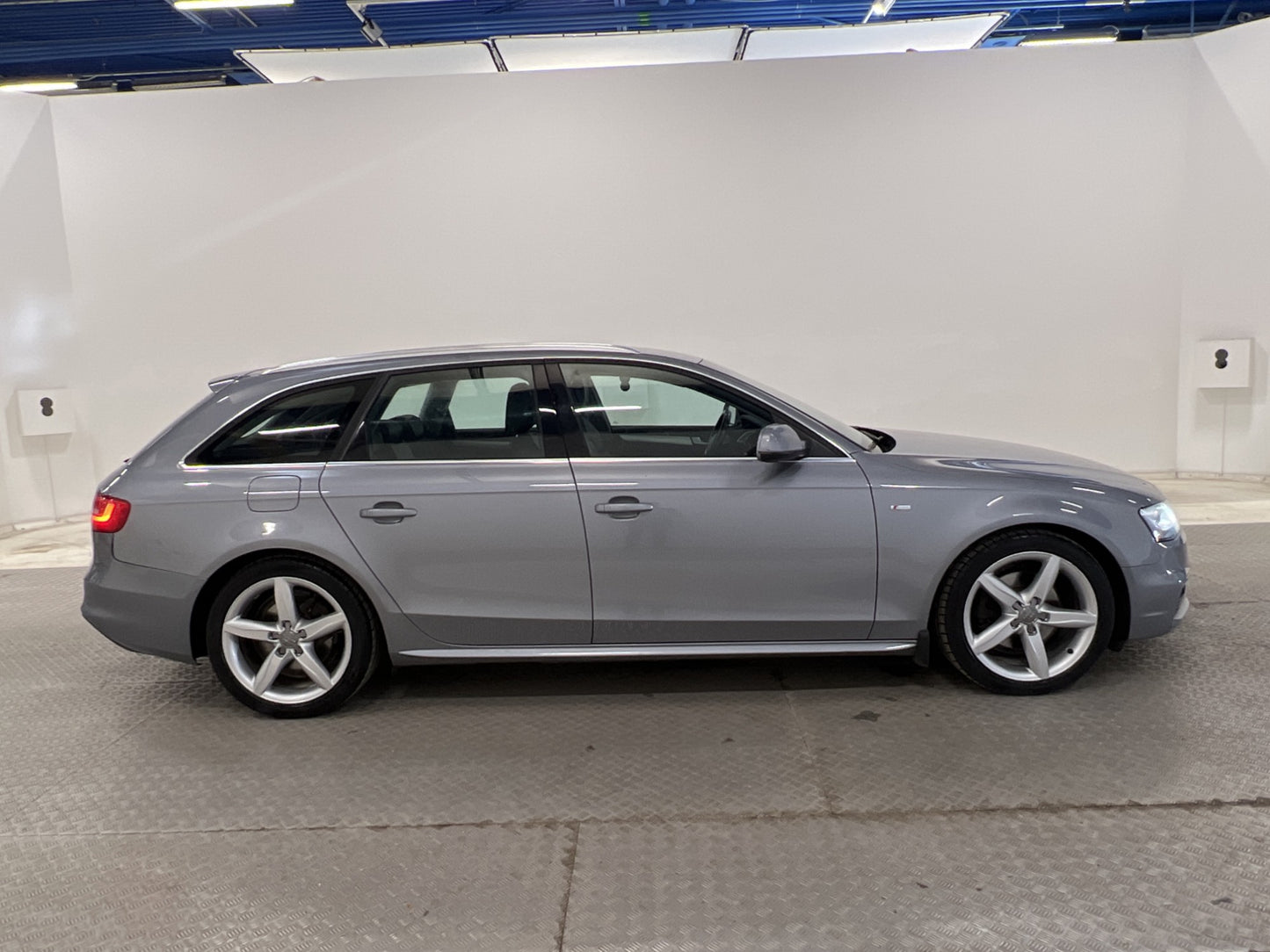 Audi A4 Avant 2.0 Quattro 190hk P-Sensorer Skinn Farthållare