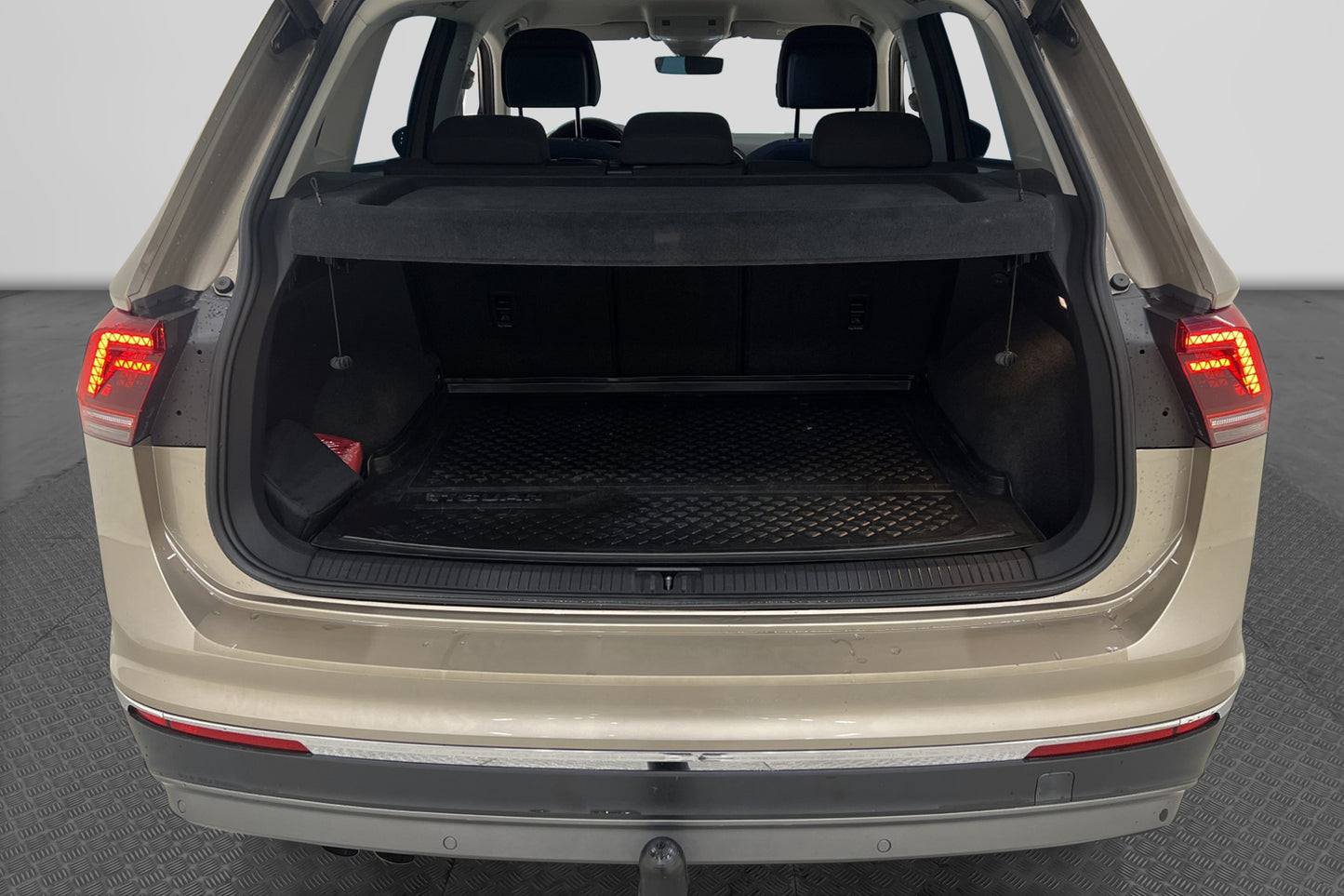 Volkswagen Tiguan 2.0 TDI 190hk Cockpit Värmare Drag B-kam