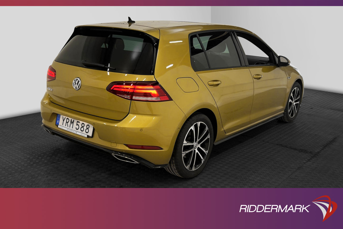 Volkswagen Golf 1.5 TSI  R-line T-lucka Alcantara Carplay