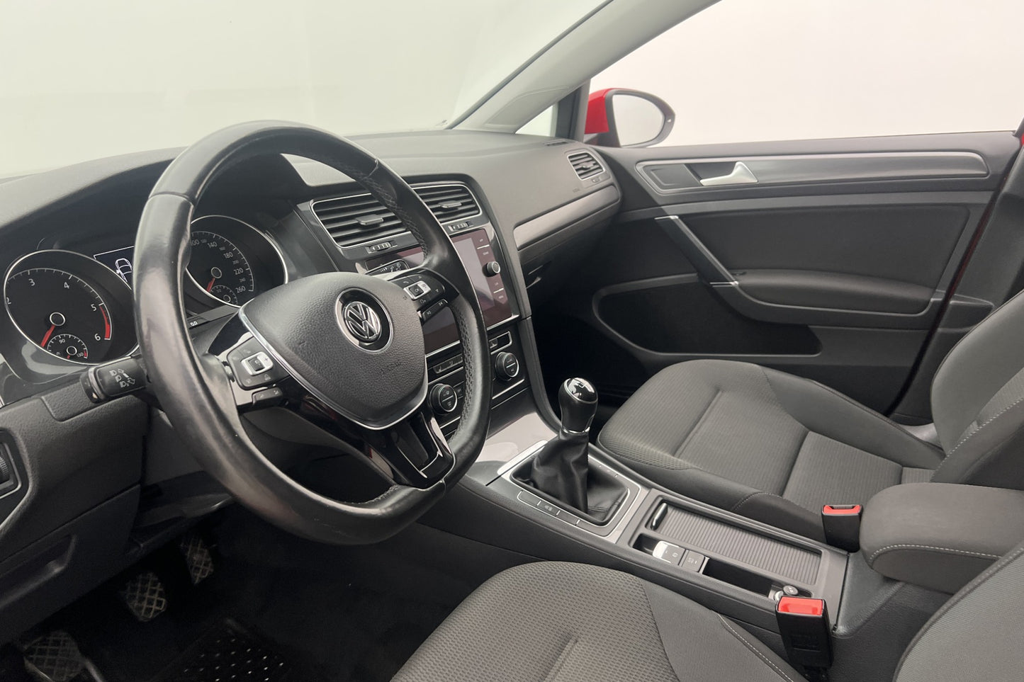 Volkswagen Golf 1.6 TDI 115hk Style Sensorer CarPlay Välserv