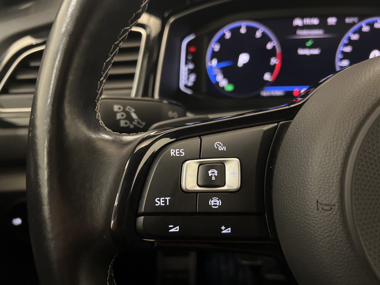 Volkswagen T-Roc R 4M 300hk Cockpit Kamera CarPlay Välservad