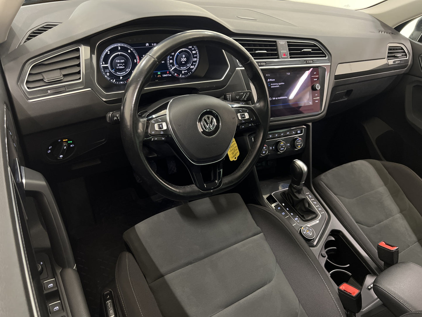 Volkswagen Tiguan 4M 190hk R-Line Cockpit Värmare B-Kam Drag