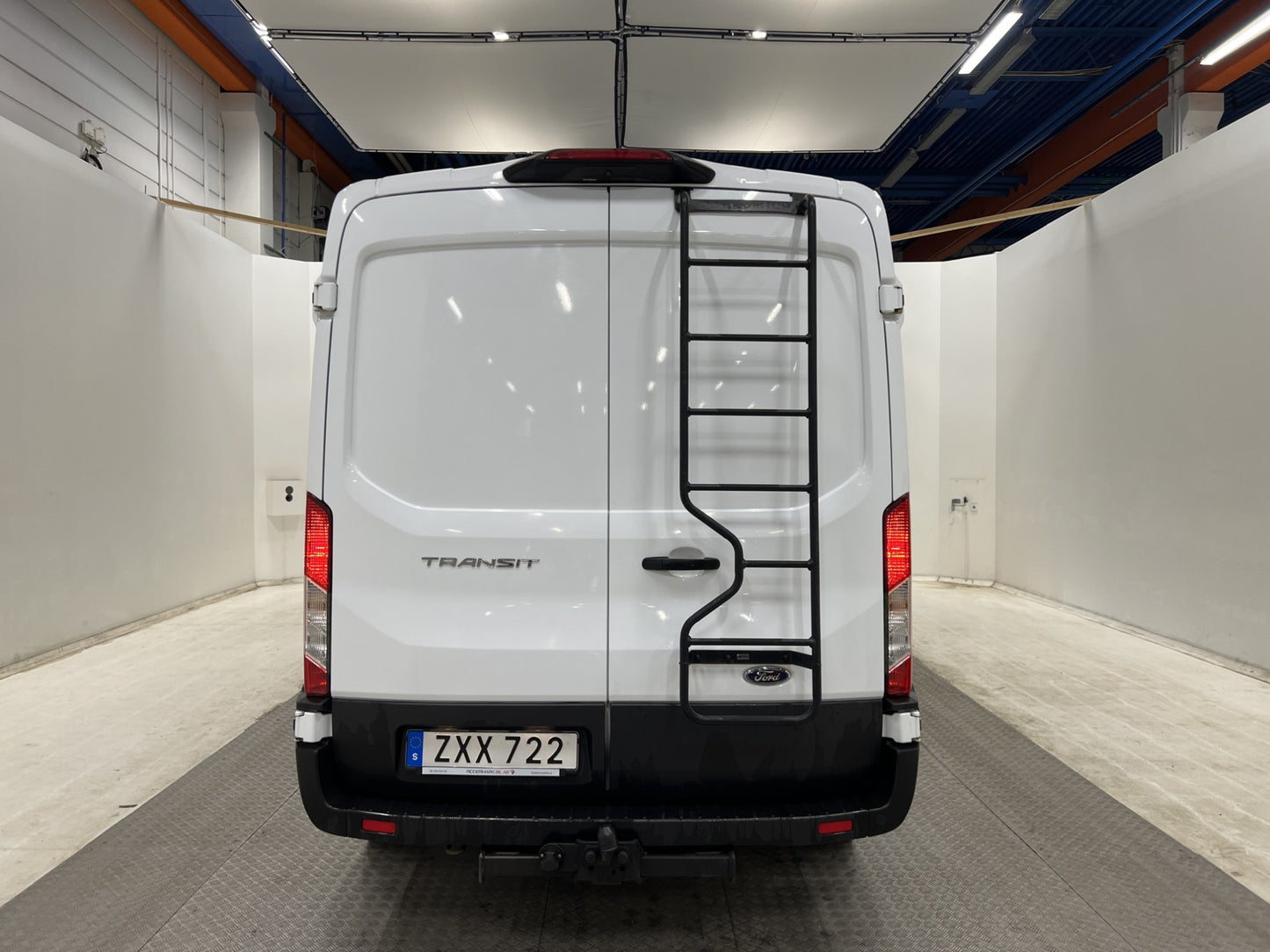 Ford Transit 350 CrewVan L2H2 170hk Värmare Dragkrok Moms