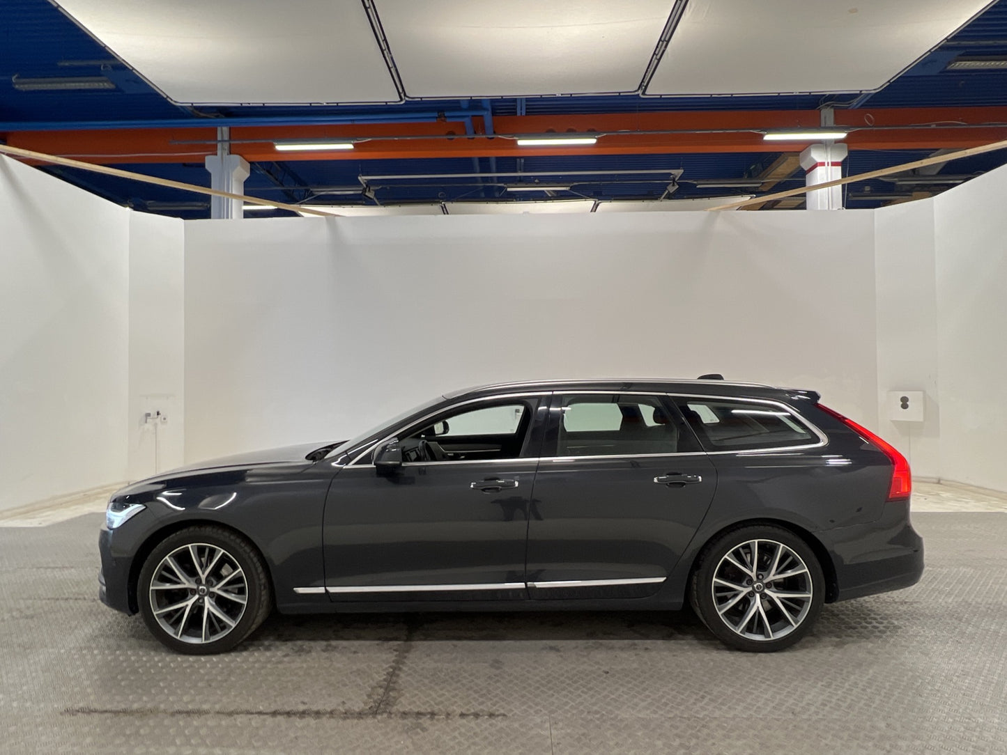 Volvo V90 T5 254hk Inscription Drag B&W Skinn Navi 360° PDC