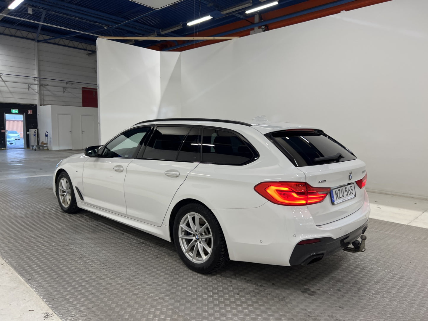 BMW 530 d xDrive 265hk Panorama Värm Skinn H/K 360° Navi HUD